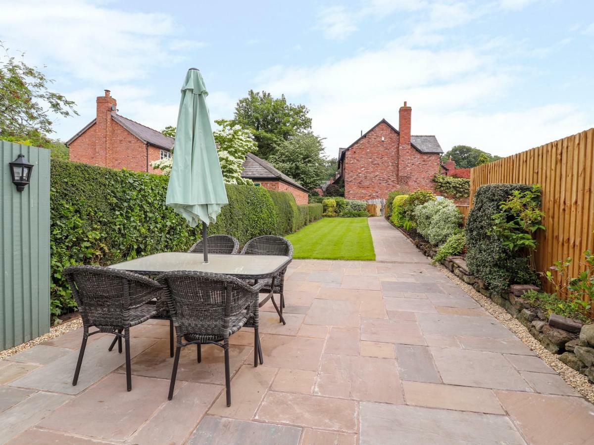 Peckers Retreat Villa Tarporley Exterior photo
